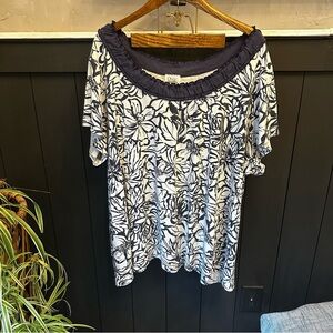 Floral Navy and White Only Necessities Women's Top‎ size 4X
